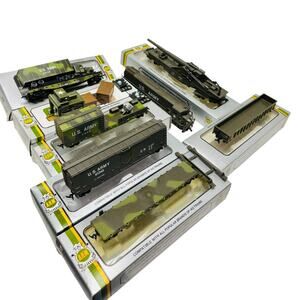 AHM HO Scale US Army Train Set 89001 Diesel Locomotive 8 PC Military AS IS READ
